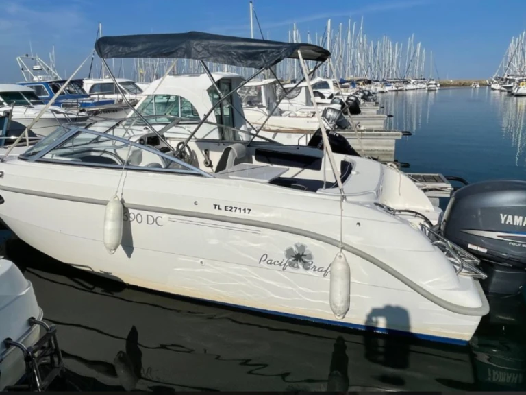 Bareboat Rental Motorboat Pacific Craft with a boat licence
