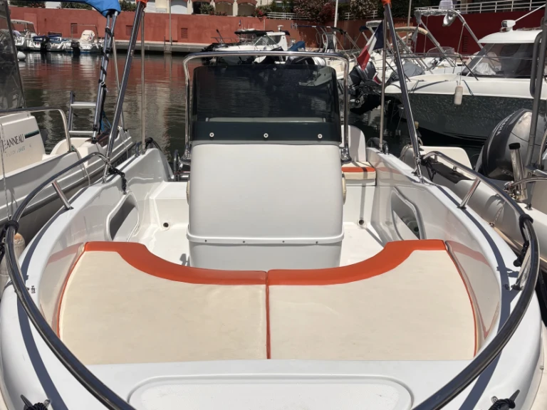 Motorboat for rent Port Fréjus at the best price