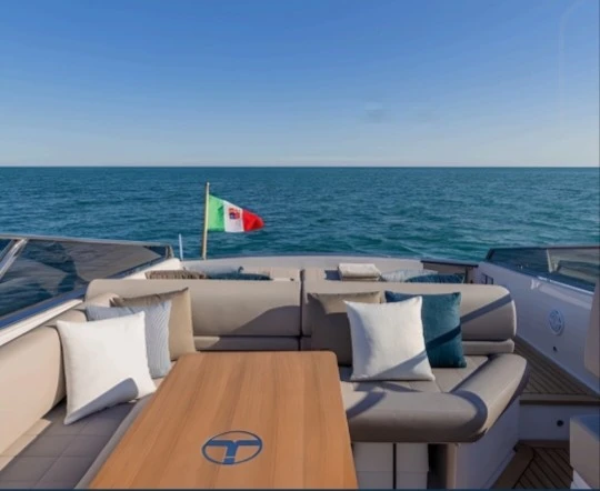 Luxury Yacht rental in Castellammare di Stabia - Itama Itama 45