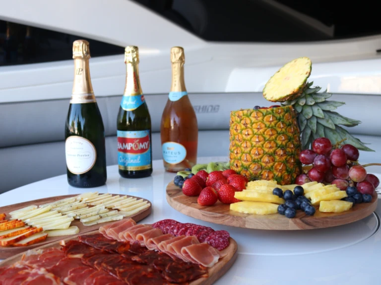 Luxury Yacht for rent Albufeira at the best price
