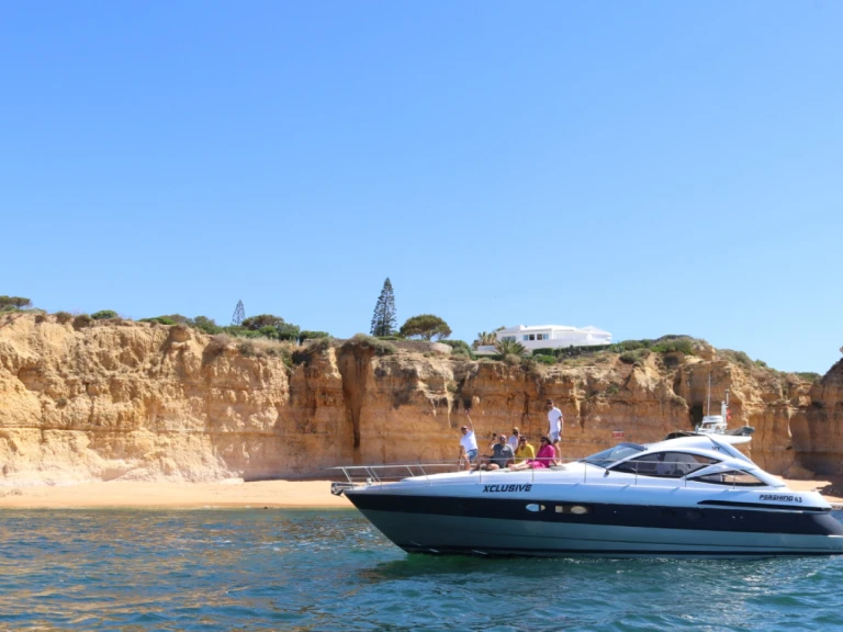Pershing Pershing 43 HT in Albufeira on SamBoat