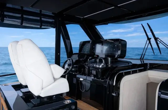 Luxury Yacht for rent Castellammare di Stabia at the best price