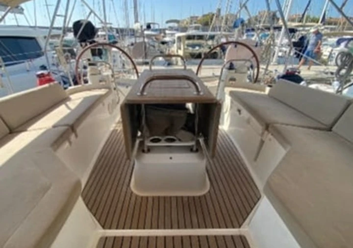 Sailboat rental with or without captain Jeanneau Saint Vincent (Island)