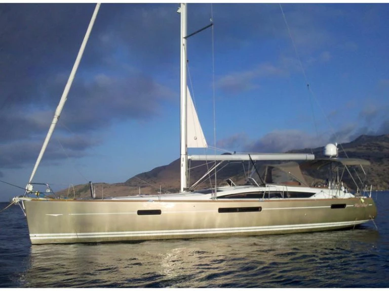Sailboat for rent Saint Vincent (Island) at the best price