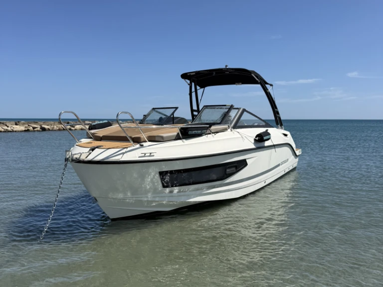Motorboat for rent Port-Camargue at the best price