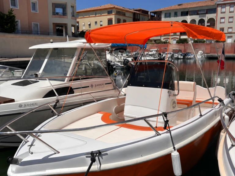 Sans Permis Marino 500 charter bareboat or captained in  Port Fréjus