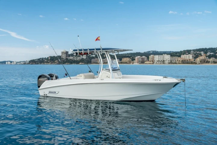 Boston Whaler Boston Whaler 220 Outrage charter bareboat or captained in  Marina de Palamós
