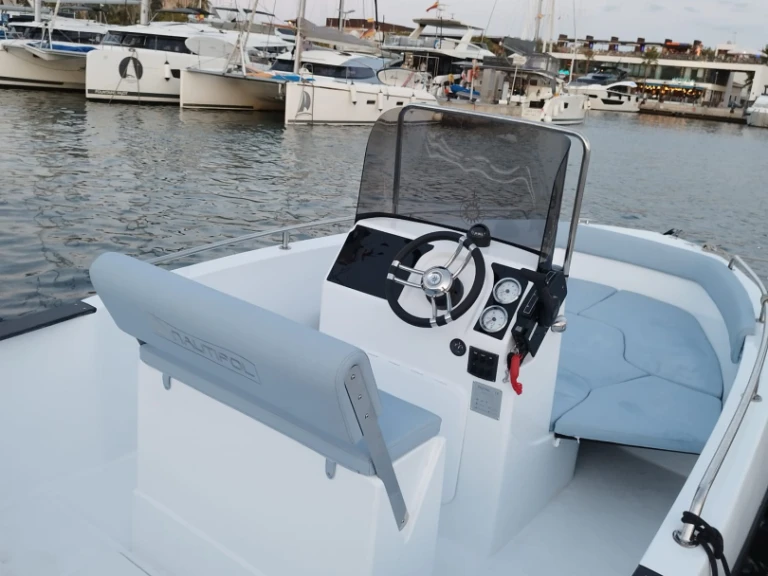 Motorboat rental with or without captain Nautipol Spain