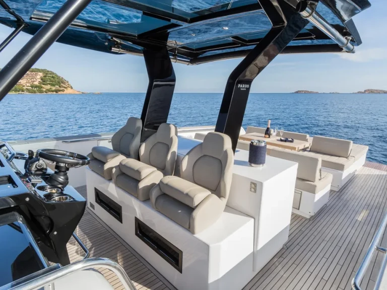 Pardo Yachts Pardo 43 in Juan-les-Pins on SamBoat