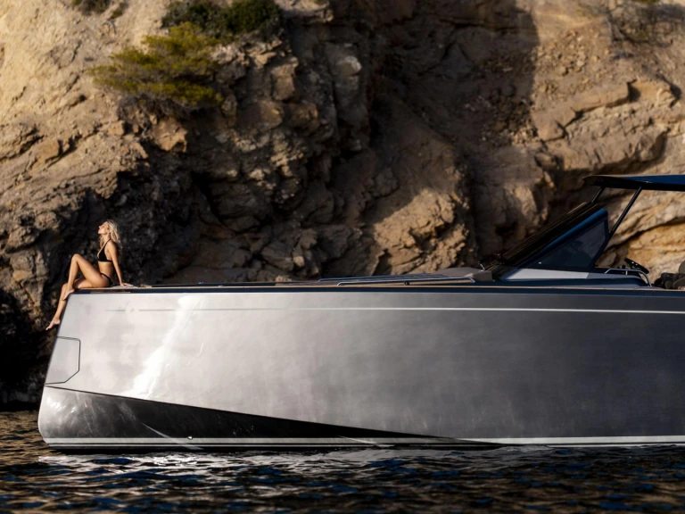 Luxury Yacht for rent Mandelieu-la-Napoule at the best price