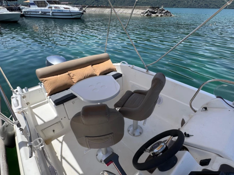Yacht charter Aix-les-Bains cheap B2 Marine