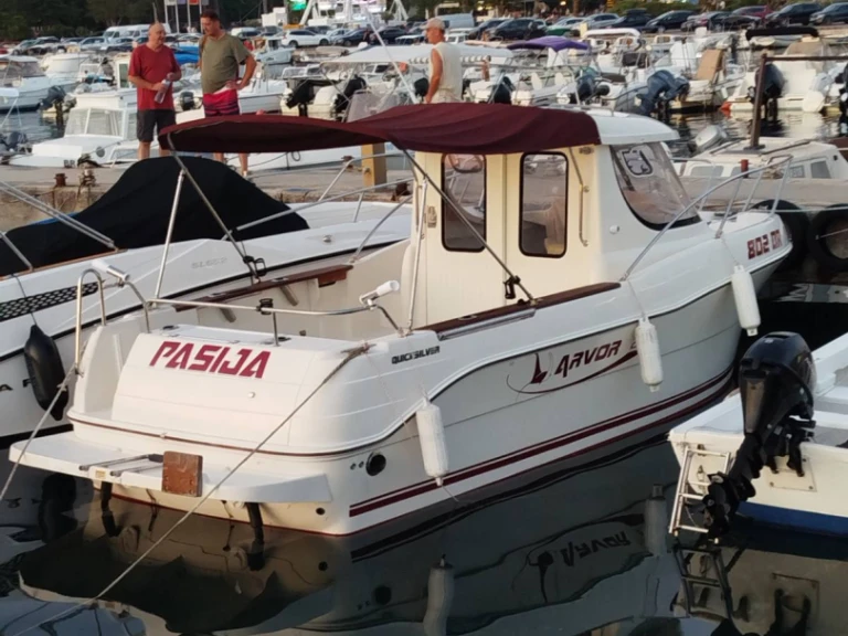 Bareboat Rental Motorboat Quicksilver with a boat licence