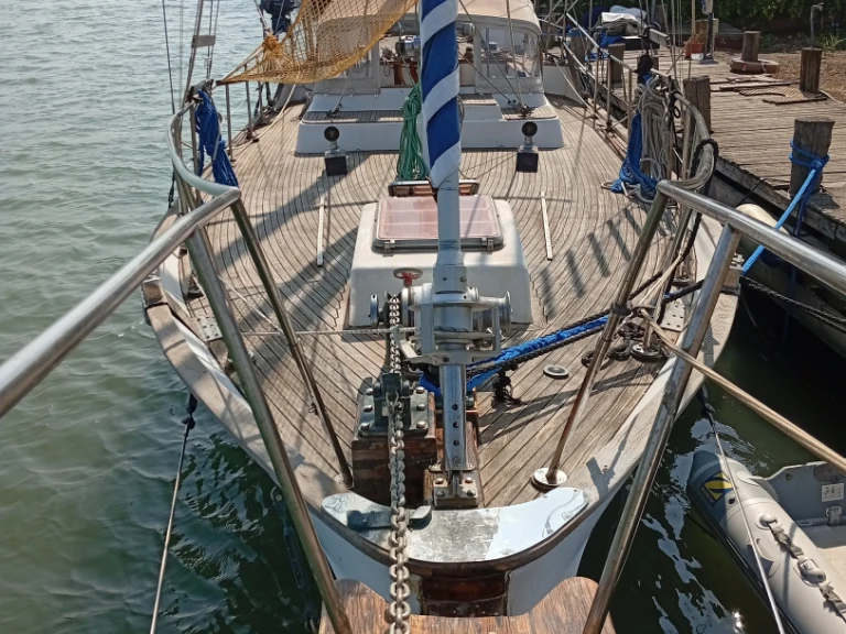 Schooner Staysail in Ponza on SamBoat