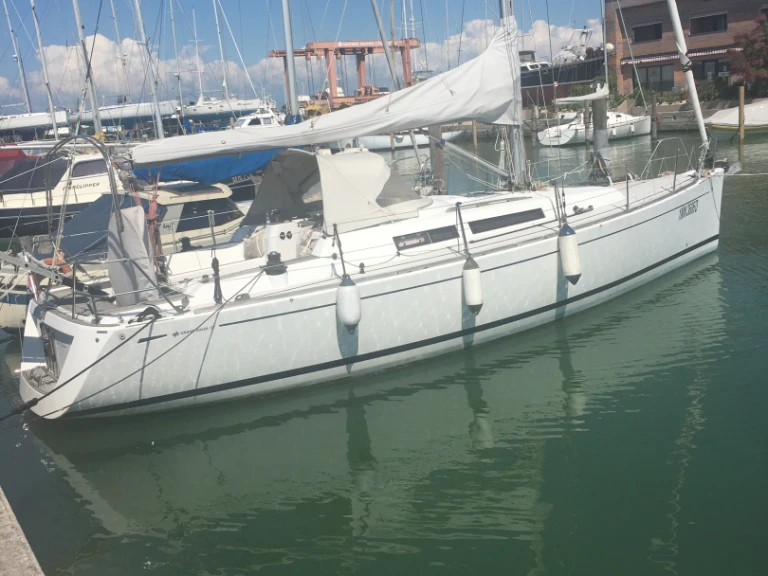 Bareboat Rental Sailboat Grand Soleil with a boat licence