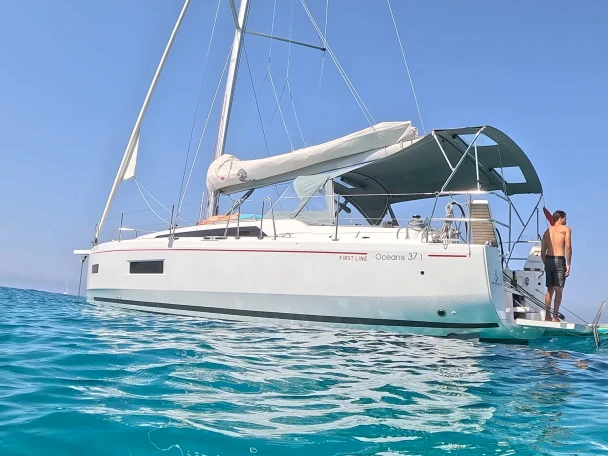 Sailboat rental in Palma de Mallorca - Oceanis 37.1 firts line