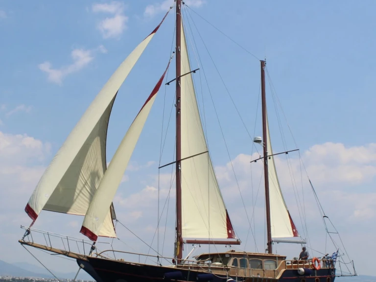 Sailboat for rent Perigiali at the best price
