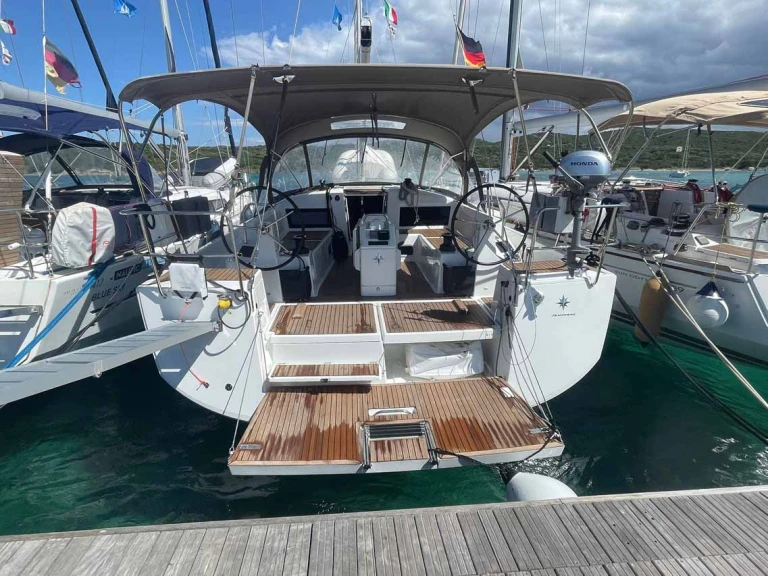 Bareboat Rental Sailboat Jeanneau with a boat licence