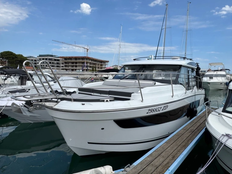 Motorboat rental with or without captain Jeanneau Zadar
