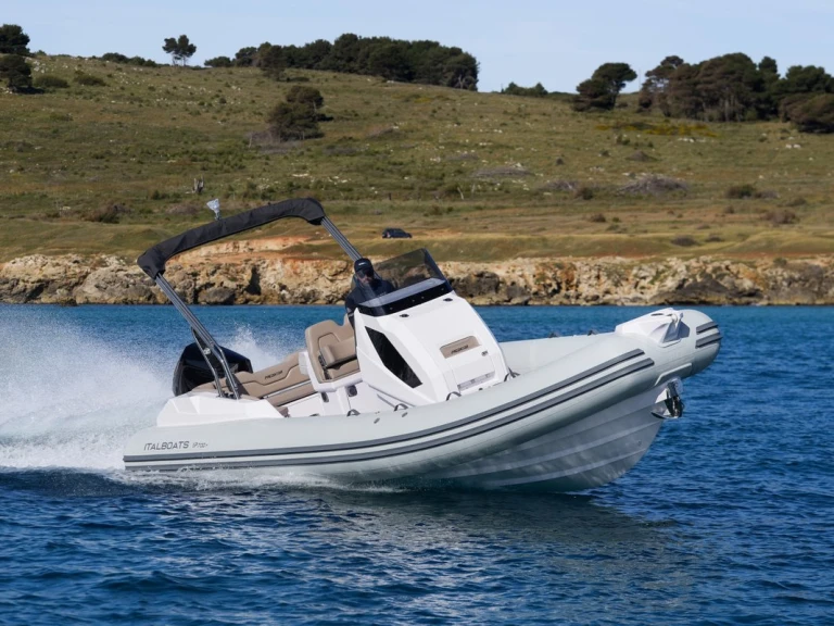 Rent a  Italboats Predator 700 Pula