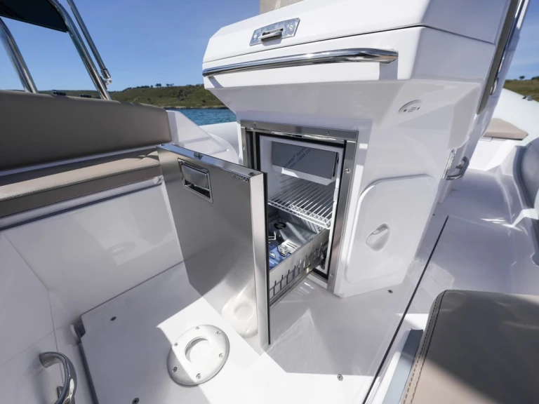 Yacht charter Pula cheap Italboats Predator 700
