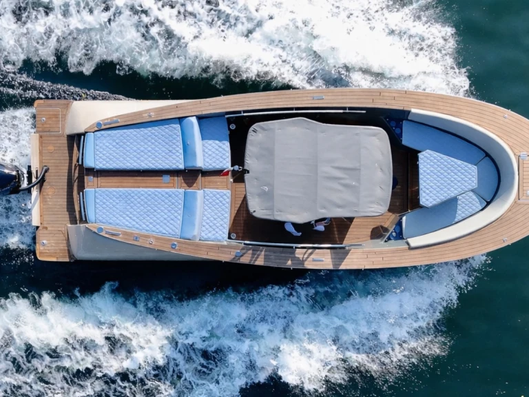 Bareboat Rental Motorboat Lilybaeum with a boat licence