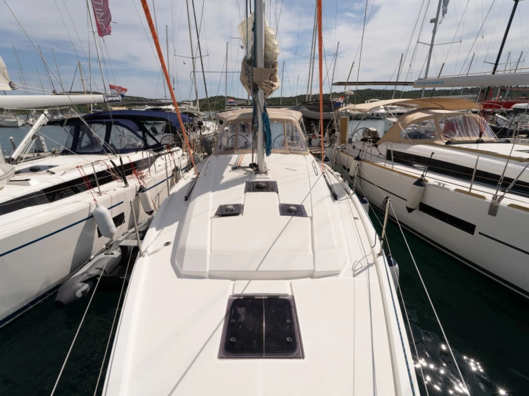 Sailboat rental in Pirovac - Bénéteau Oceanis 41.1