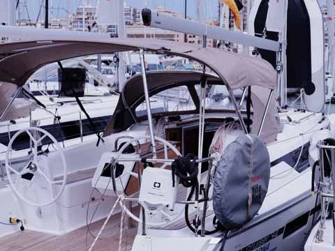 Rent a Bavaria Cruiser 34 Lefkáda