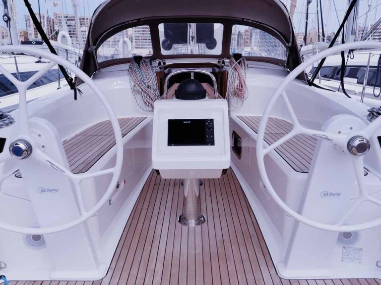 Sailboat rental in Lefkáda - Bavaria Cruiser 34