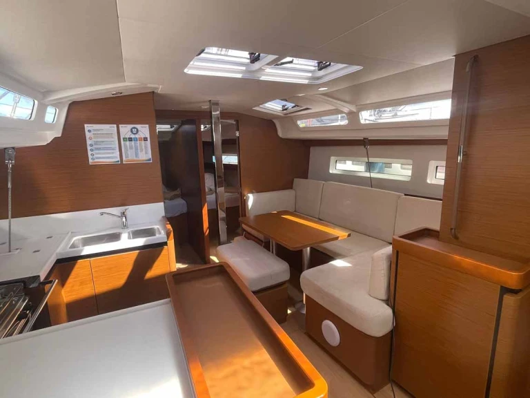 Rent a Jeanneau Sun Odyssey 440 Palma de Mallorca