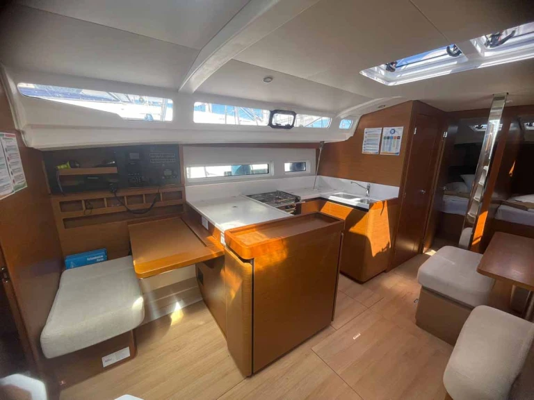 Yacht charter Palma de Mallorca cheap Sun Odyssey 440