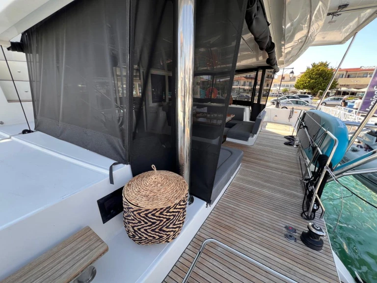 Catamaran for rent Lefkáda at the best price