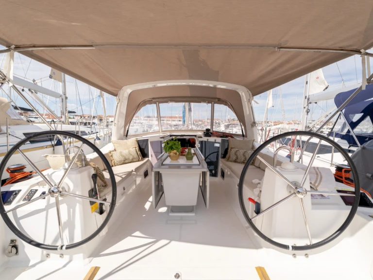 Boat rental Bénéteau Oceanis 41.1 in Pirovac on Samboat
