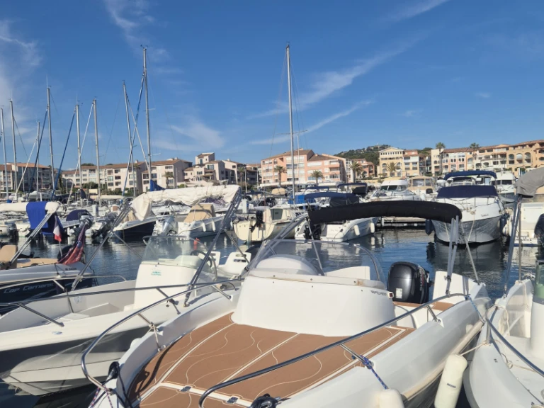 Boat rental Bénéteau Flyer 5.5 SUNdeck in Six-Fours-les-Plages on Samboat