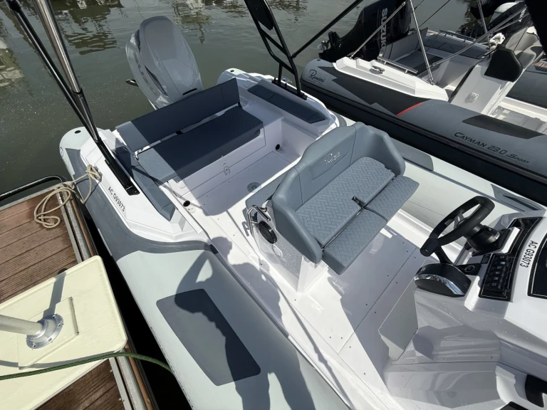 Rent a Ranieri Cayman 26 Sport Touring Arcachon