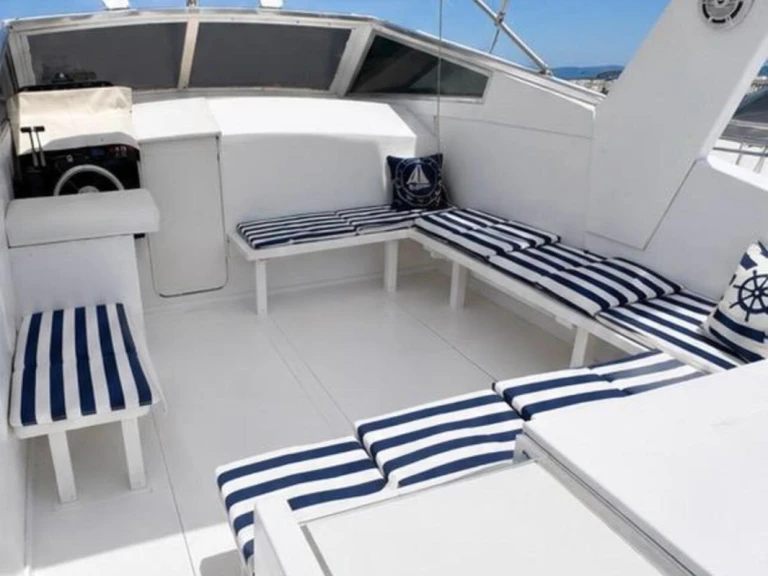 Boat rental Mochi Craft Mochi craft 42 in Ischia on Samboat
