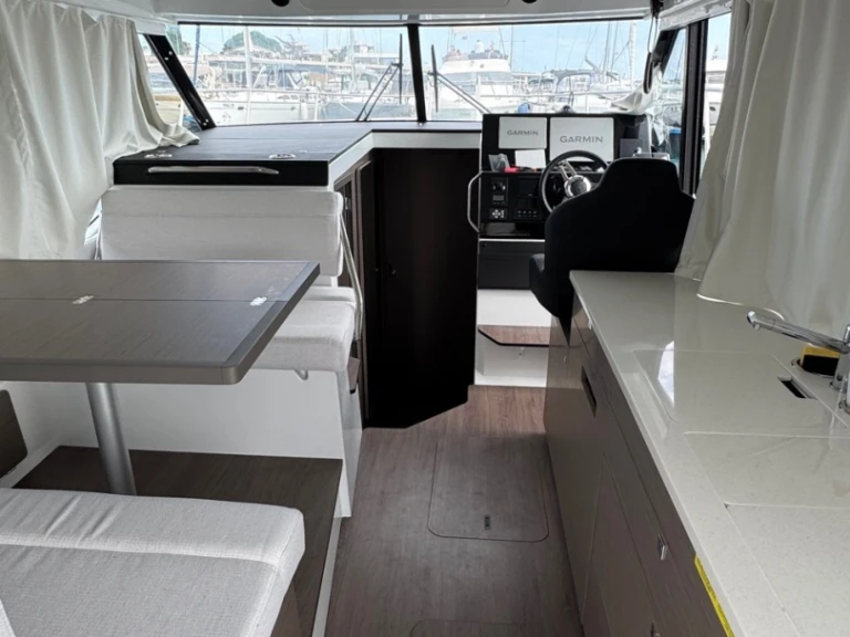 Motorboat rental with or without captain Jeanneau Zadar