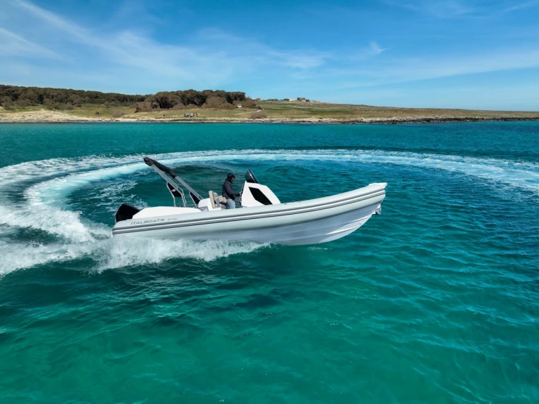 Yacht charter Pula cheap Italboats Predator 700