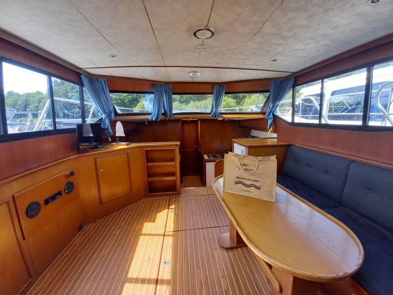 Motorboat rental with or without captain De Drait Drachten