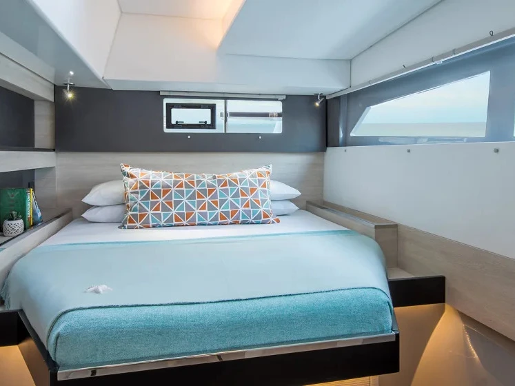 Yacht charter Saint George cheap Leopard 50