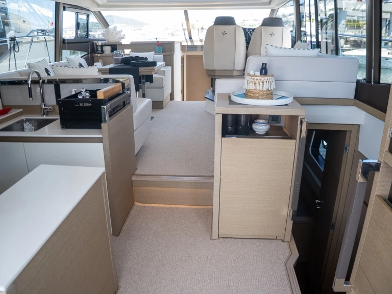 Rent a Prestige Prestige 520 S Pozzuoli