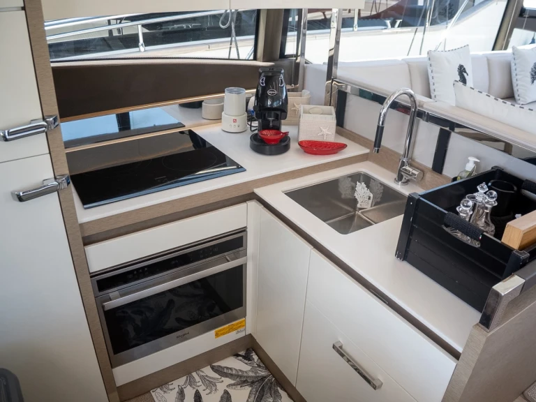 Yacht charter Pozzuoli cheap Prestige 520 S
