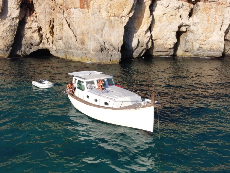 Motorboat rental with or without captain Menorquin Cala Galdana