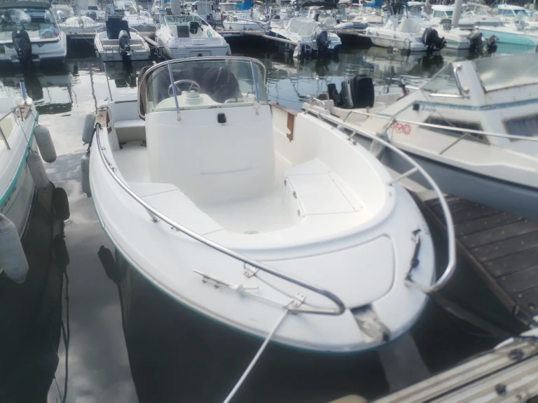 Bareboat Rental Motorboat Jeanneau with a boat licence