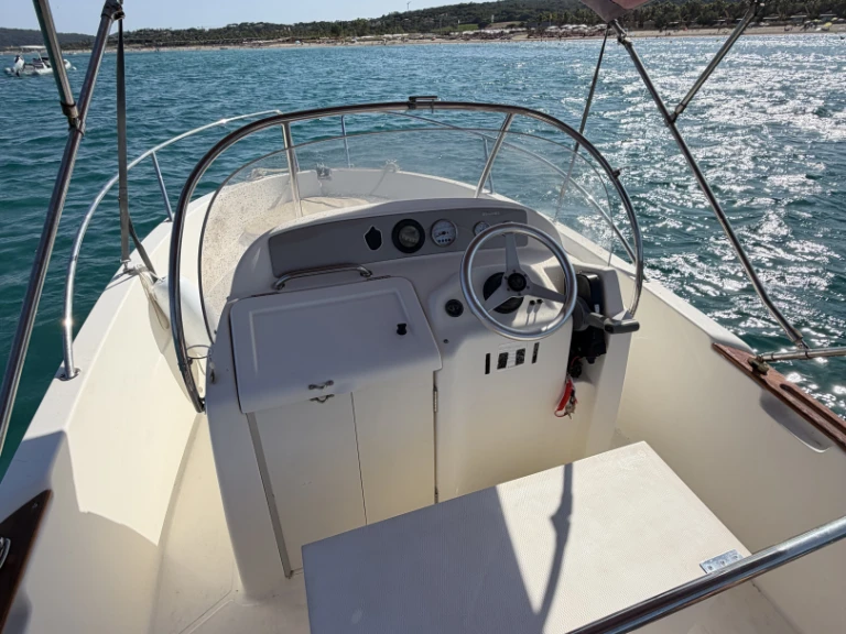 Boat rental Jeanneau Cap Camarat 545 in Les Issambres on Samboat