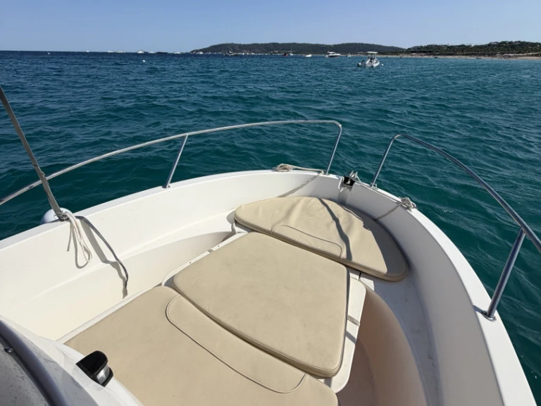 Motorboat rental with or without captain Jeanneau Les Issambres