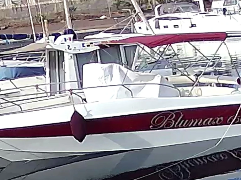 Bareboat Rental Motorboat Blumax with a boat licence