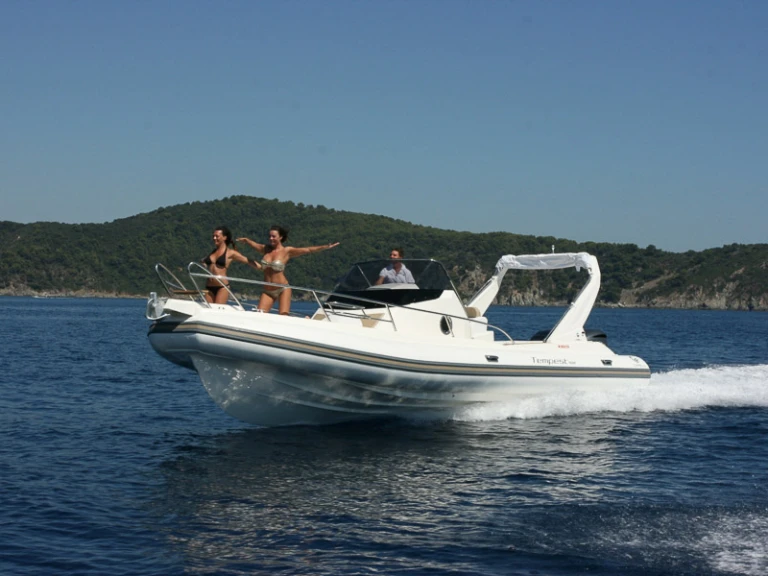 Rent a Capelli Tempest 1000 WA Calvi