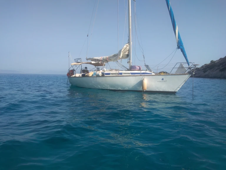Yacht charter Athens cheap Apollo 12