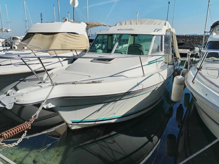 Bareboat Rental Motorboat Jeanneau with a boat licence