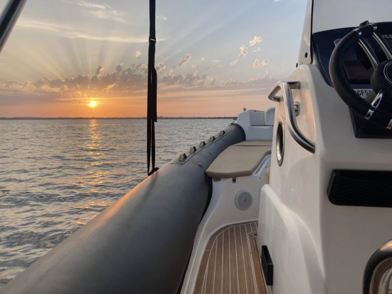 RIB for rent Sanguinet at the best price